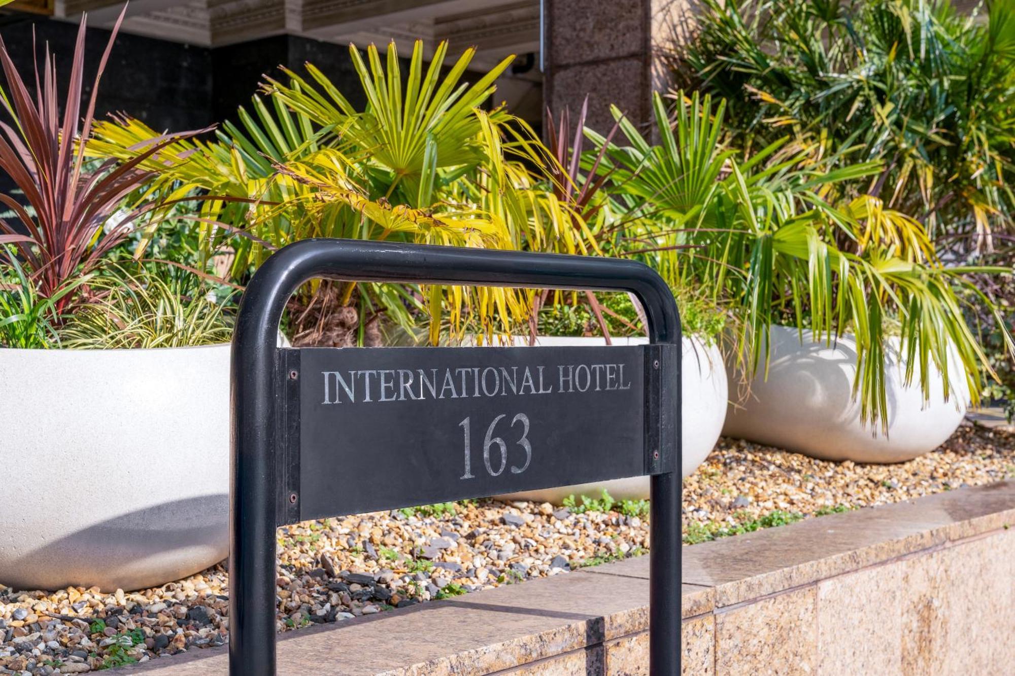 Britannia International Canary Wharf Лондон